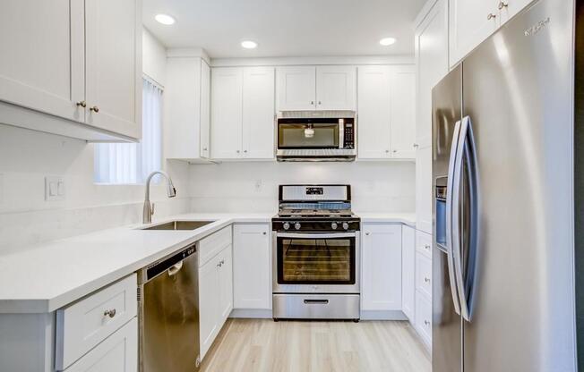 853 W 11 AVE