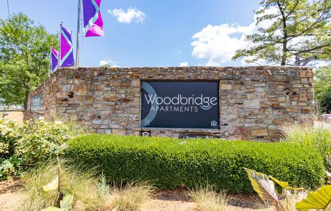 Outdoor monument sign at Woodbridge Apartments