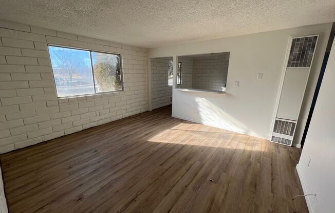 2 beds, 1 bath, $1,550, Unit 10