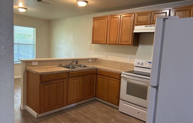 3 beds, 2 baths, $1,050, Unit 408 Justin Ln Unit A