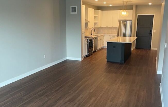 1 bed, 1 bath, 991 sqft, $2,695, Unit 416