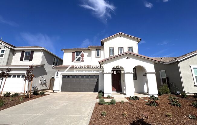 New Elk Grove 4bd/3.5ba Home near Big Horn & Poppyridge Rd