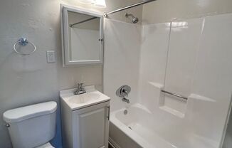 3 beds, 1.5 baths, $2,700, Unit 2203