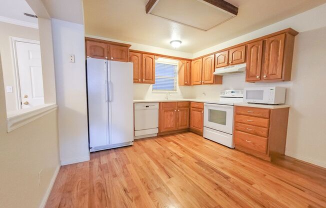 Partially Furnished 2 bedroom, 1 bathroom apartment next to Temple Square