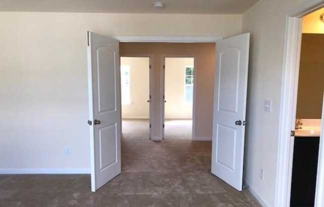 Beautiful Townhome in the steel creek area!
