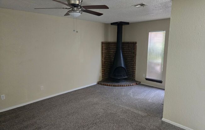 3 beds, 2 baths, $1,250