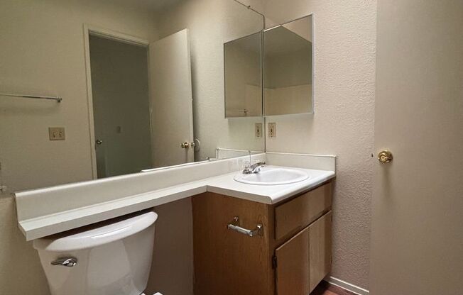 2 beds, 2 baths, 900 sqft, $2,200, Unit 08