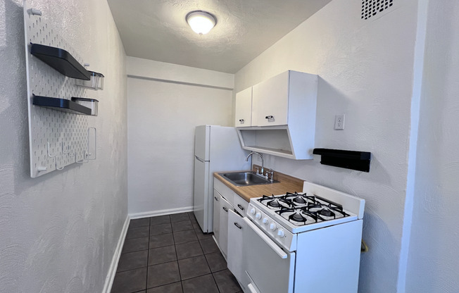 Studio, 1 bath, 400 sqft, $865, Unit 304