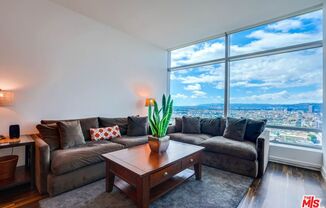 1 bed, 2 baths, 1,020 sqft, $5,500, Unit 31F