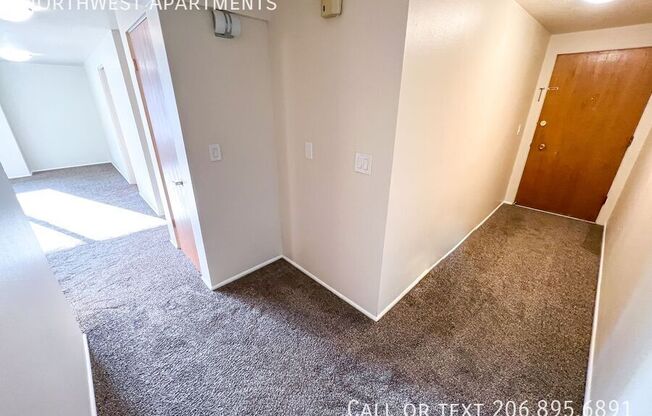 5233 15th Ave NE