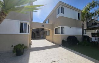 Mission Beach 1Bed 1 Bath steps from the water!