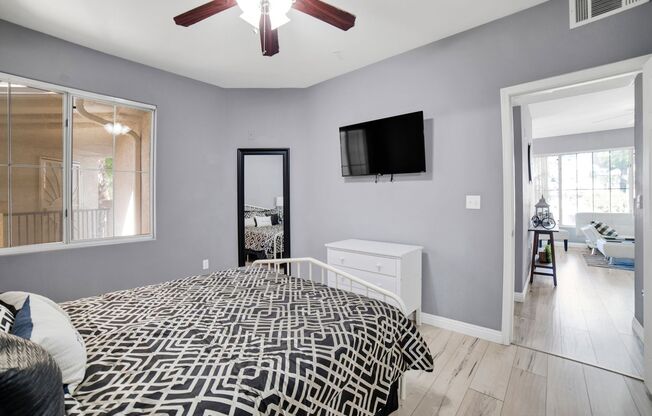 NEWLY RENOVATED AND FULLY FURNISHED CONDO IN LAS VEGAS