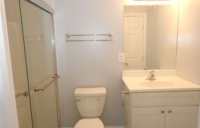 2 beds, 1.5 baths, $1,425, Unit 114 S. Parke St. - D