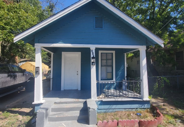 307 E LAMBERT
