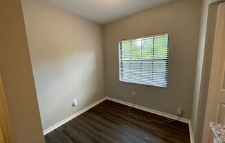 Large 2 bed / 2 bath plus flex area located in Hyde Park