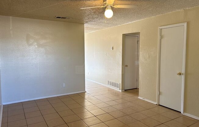 2 beds, 1 bath, $750, Unit 1906 Cedarhill Unit D