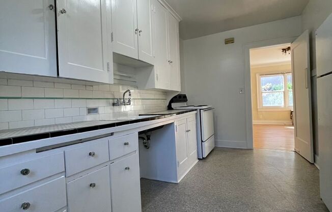 1 bed, 1 bath, $1,649, Unit 03