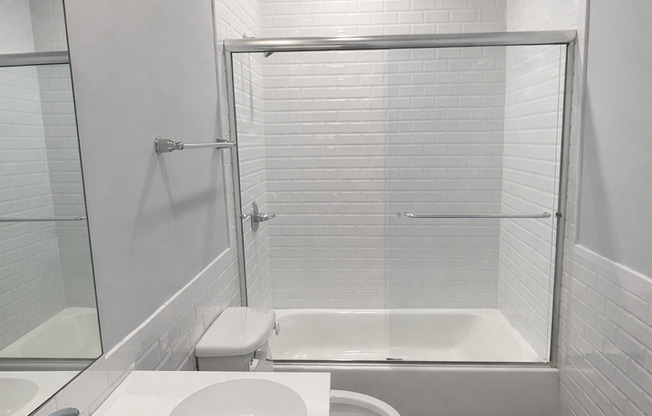 2 beds, 1 bath, 802 sqft, $1,627, Unit Unit 14