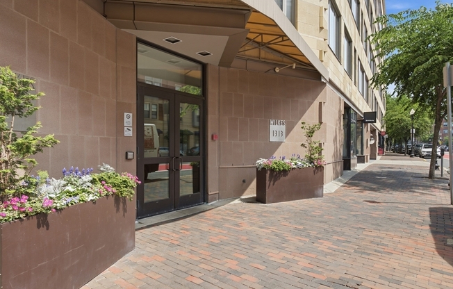 1 bed, 1 bath, 917 sqft, $4,500, Unit 414