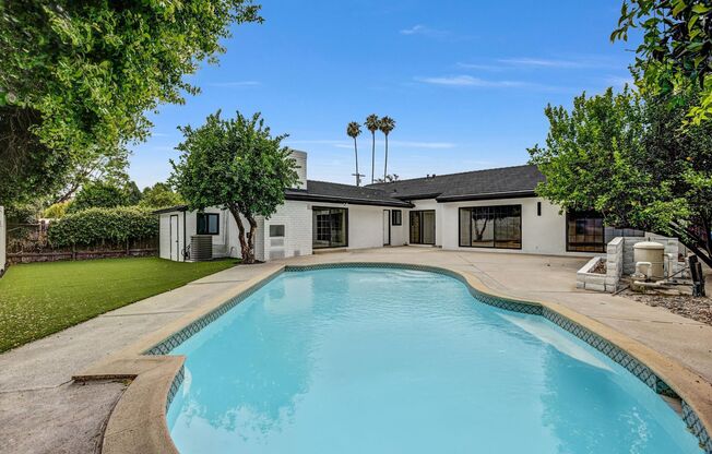 BEAUTIFULLY REMODELED, 5BD/4BA ENTERTAINER'S HOME W/ SPRAWLING OUTDOOR SPACE W/ POOL IN DESIRABLE NEIGHBORHOOD MINS TO EVERYTHING!