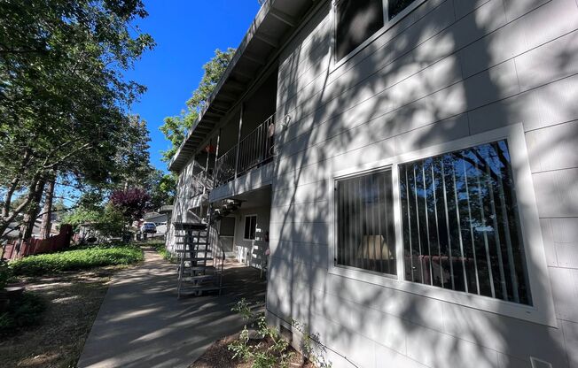 NICE QUAINT APARTMENT IN COLFAX!!
