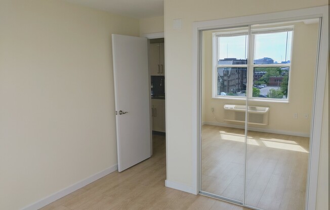 2 beds, 1 bath, 610 sqft, $1,725, Unit 806