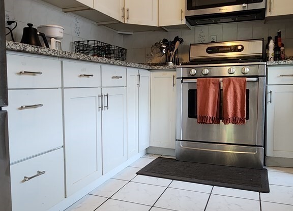 3 beds, 1 bath, 1,087 sqft, $4,500, Unit 6