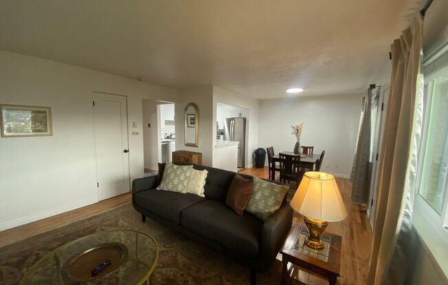 2 beds, 1 bath, 975 sqft, $1,695, Unit Unit 8