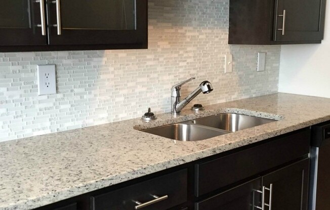 1 bed, 1 bath, 700 sqft, $1,295, Unit 1930102R