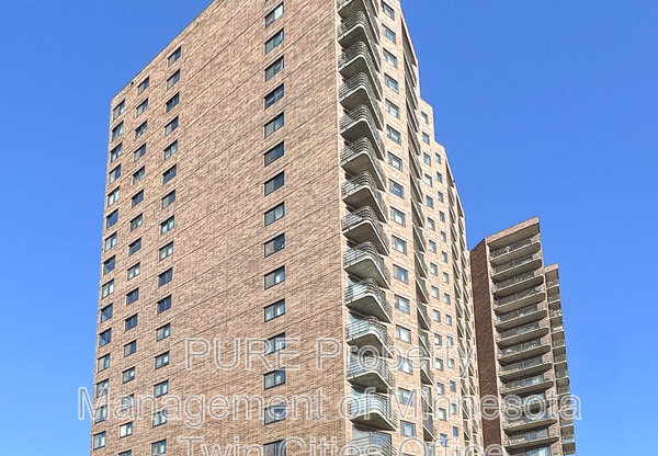 26 10th Street W