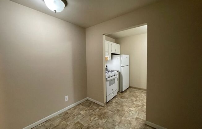 1 bed, 1 bath, 600 sqft, $925, Unit 2915 205