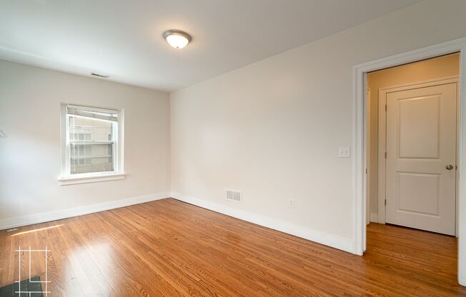 2 beds, 2 baths, $1,800, Unit 19 W. 1st Ave Apt. 201