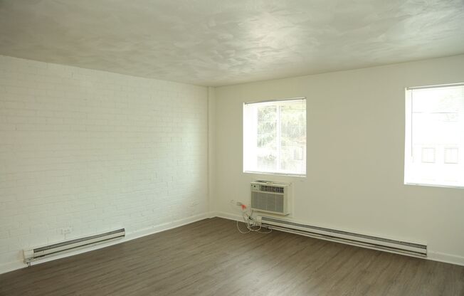 2 beds, 1 bath, $1,550, Unit Apt #08