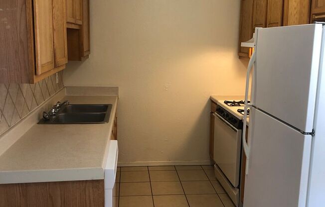 2 beds, 1 bath, 800 sqft, $900