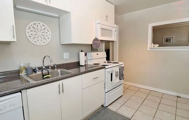 Charming 2-Bedroom Home Just Steps from UofSC and Williams-Brice Stadium