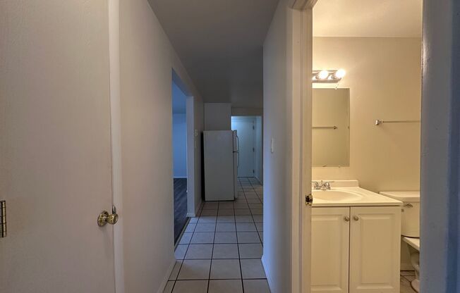 2 beds, 1 bath, $895, Unit 7