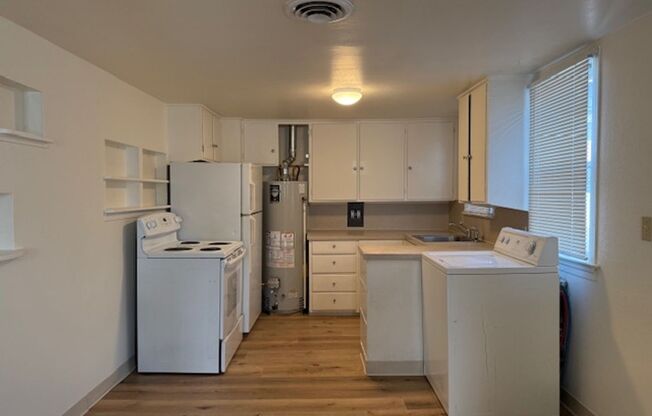 2 beds, 1 bath, 575 sqft, $900, Unit 304