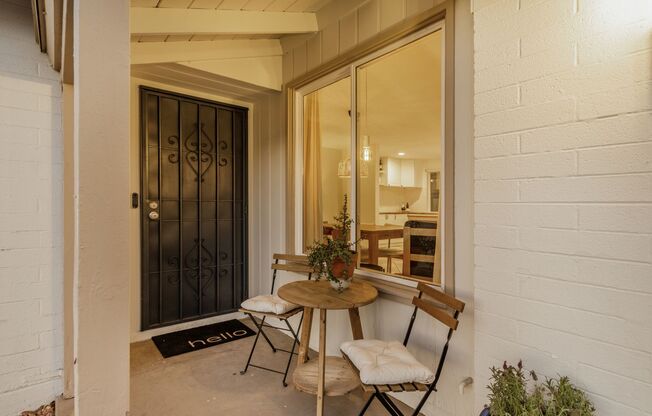 Beautifully Renovated 4-Bed Oasis with Pool Near ASU!