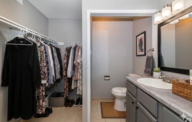 2 beds, 1.5 baths, 927 sqft, $945, Unit 803