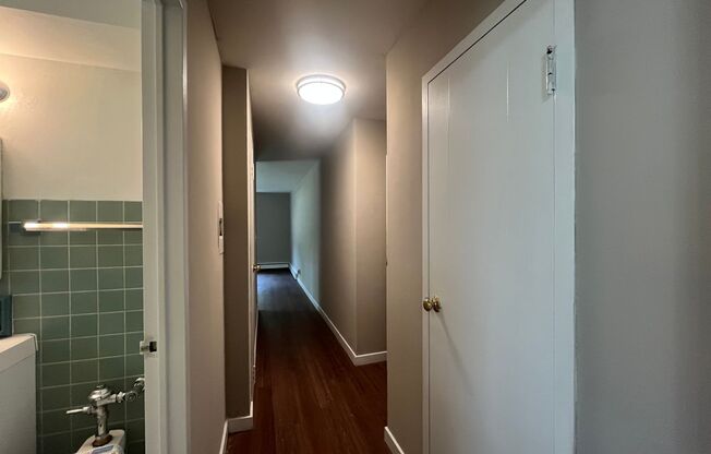 1 bed, 1 bath, $1,095, Unit 104