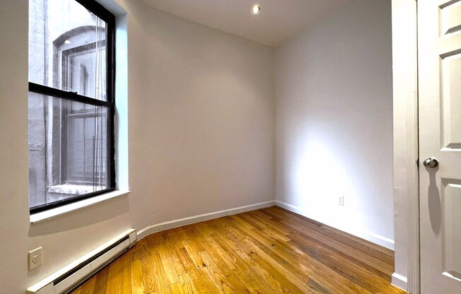 342 MANHATTAN AVE