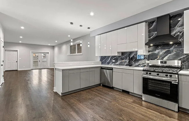 4827 S SAINT LAWRENCE AVE