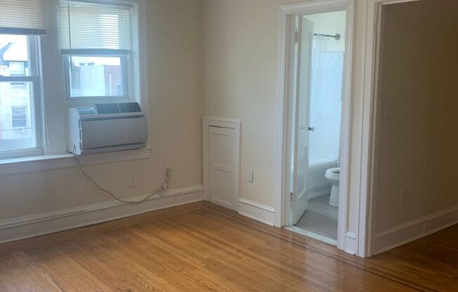 Studio, 1 bath, 275 sqft, $1,035, Unit 3H