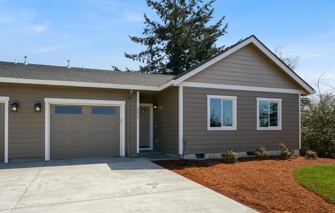 4252 ASH GRV DR NE