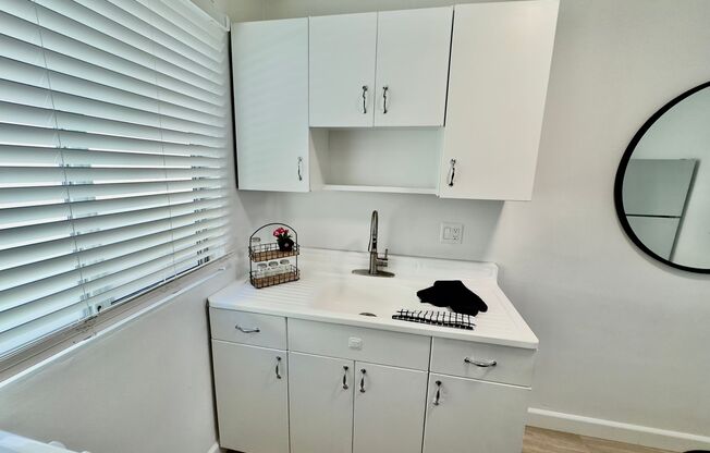 Studio, 1 bath, 320 sqft, $1,650, Unit 1605-11