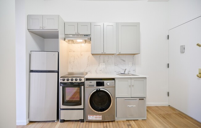 2 beds, 1 bath, $4,350, Unit 1C