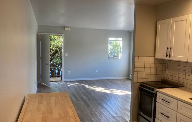 2 beds, 1 bath, 800 sqft, $2,095, Unit 325