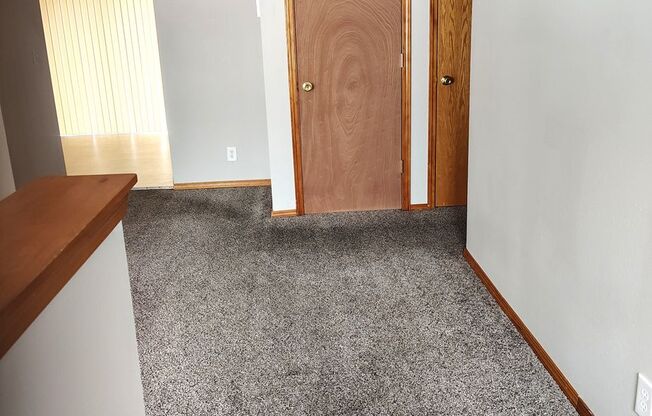 ******* FANTASTIC HOUSE RAMBLER-STYLE in friendly neighborhood *******