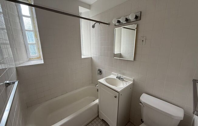 Studio, 1 bath, 413 sqft, $1,325, Unit Royal York 508