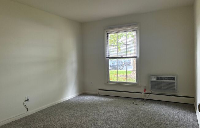 2 beds, 1 bath, 900 sqft, $1,770, Unit 00 - O- 3